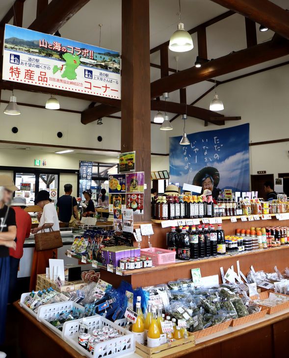 Shopping at Roadside Station Asobo-no-Sato Kugino