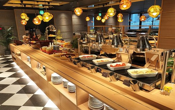 Port Tower Hotel
(Lunch buffet with approximately 40 varieties! / Approx. 60 minutes)