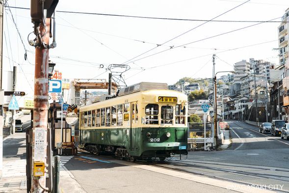 Walk through Nagasaki's famous spots by road and tram
