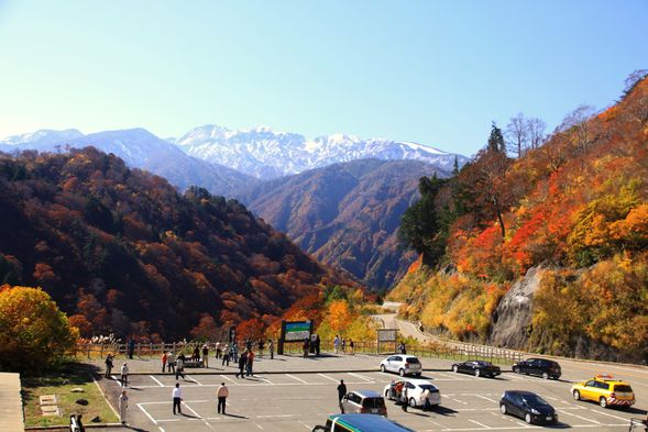 White Road Drive
- Get off at Fukube Waterfall, Tsuganokidai, Shirakawa-go observatory
