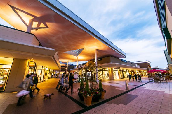 Shopping at Mitsui Outlet Park Shiga ryuo(90 minutes)