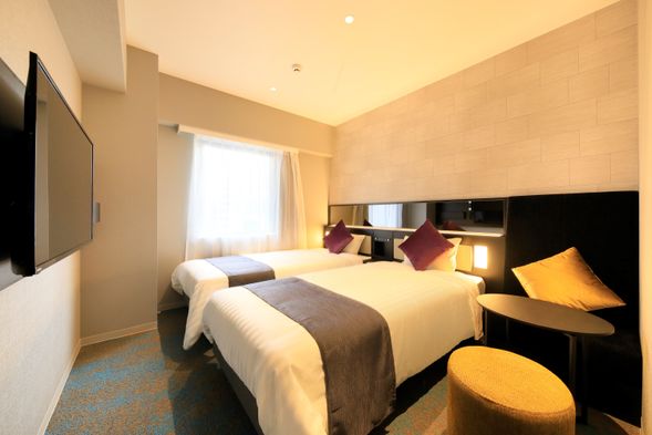 - The guest rooms, lobby, and restaurant are all designed in a modern style.