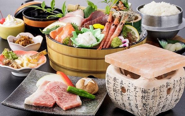 Bus to Tottori Sand Dunes (Arrive; lunch & walking, approx. 120 min. Lunch at Sakyu Kaikan, ~60 min)