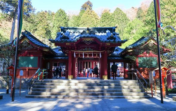 Hakone Shrine
(Visit a famous lakeside power spot / approx. 30–50 min)