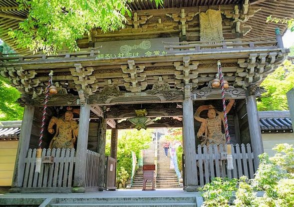 9.Free time at Miyajima.<There are 2 options.>
<Option No,1>
Daishoin temple: This option goes to Daishoin temple with a tour guide.
・It is the oldest temple in Miyajima.
・You will see more than 1000 unique statues at there.
・Also you can enjoy beautiful and mysterious lanterns in a hall.
<Option No,2>
Explore Miyajima Island freely.
・You can discover Miyajima Island by your-self
・You can enjoy shopping at a market.