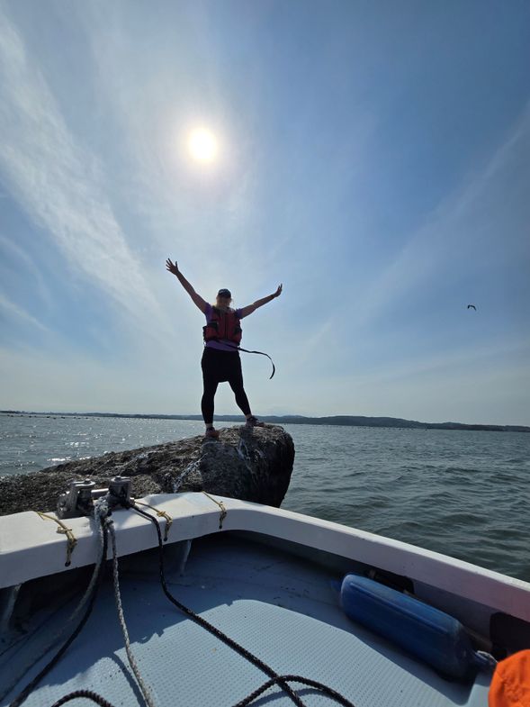 Breakfast
Japanese set menu with local ingredients at the hotel.
10:00
Depart hotel. Today we will hike the beautiful Urato Shoto Island area off the coast of Matsushima Bay