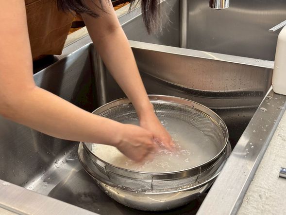 We will first guide you through the secrets of cooking delicious rice.