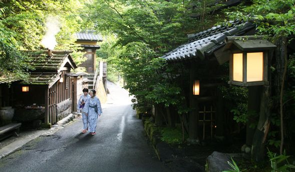 Kurokawa Onsen (Free time for exploration / approx. 210 minutes)
