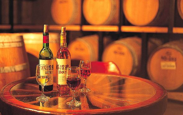 Château Katsunuma
(Wine tasting and shopping at Katsunuma’s oldest, most established winery)