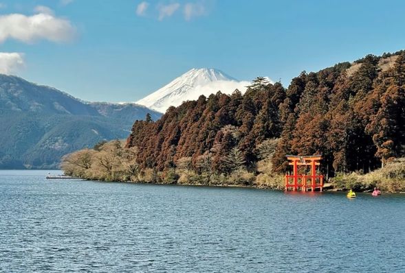 Crucero por el lago Ashi