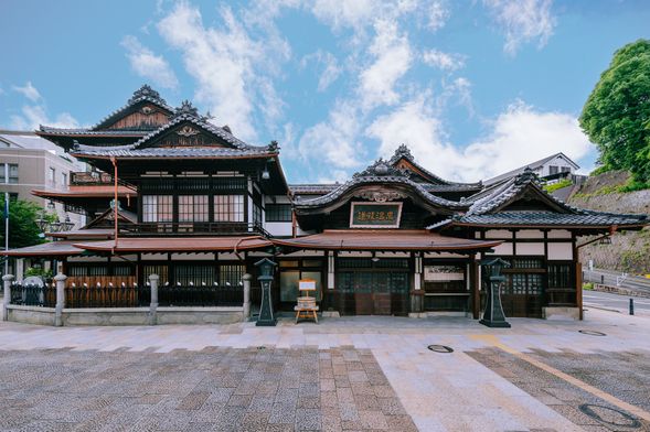 Matsuyama City
(Free time to explore Dogo Onsen Main Building and Dogo Onsen shopping street / approx. 90 minutes)
Entrance fees to paid facilities not included