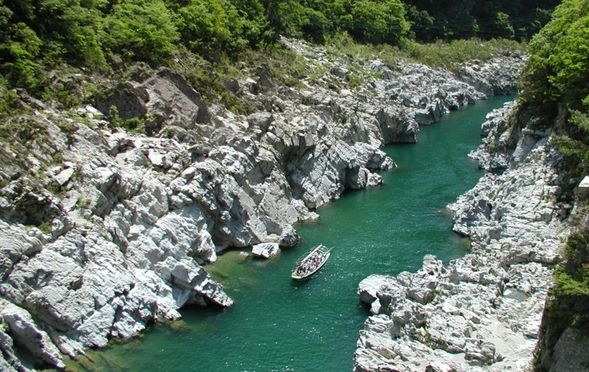 Oboke Gorge Sightseeing Cruise
(Enjoy a thrilling cruise! / Approx. 30 minutes)