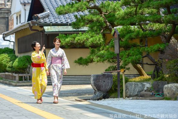 Change into yukata and start your trip to Awara Hot Spring.