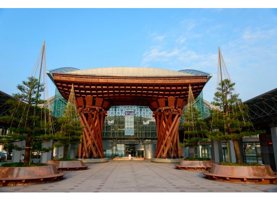 Meet your guide at JR Kanazawa Station Under the Tsuzumi Mon