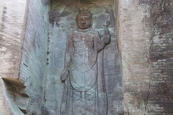 Enjoy the visit of the Nokogiriyama Park and the Nihon-ji Temple with its incredible rock scupltures.