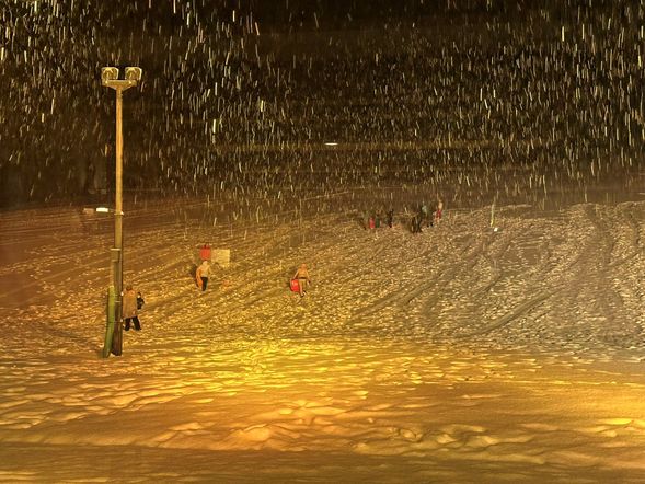 夜間打燈雪道玩雪體驗