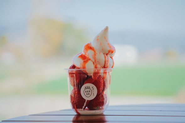 Original soft serve ice cream is available for an additional 500 yen on site.