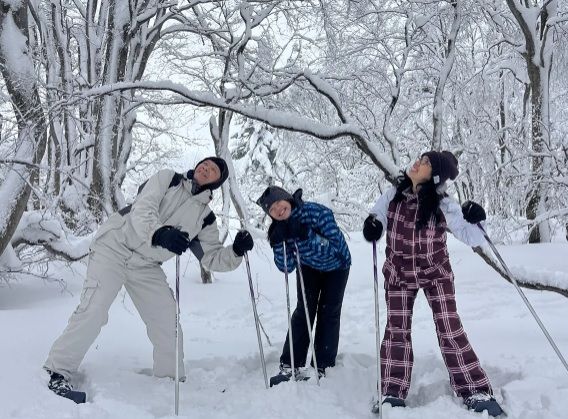 Deep Snow Trekking (60 min)
*Note: Routes may vary depending on daily conditions.