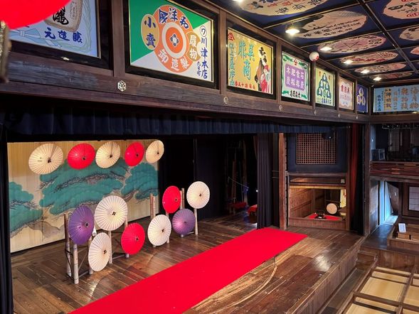 Arrive at Yachiyoza.Visit to Yachiyoza Theatre, stroll along Yachiyoza Street, foot bath, Yamaga Onsen Sakura no Yu - 90 minute stay.