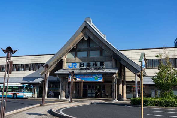 Meet with your guide at Izumoshi Station