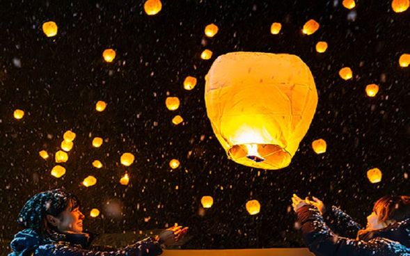 Overnight Stay at New Green Pia Tsunan
~ Special HIS Group Exclusive Lantern Launch Event ~
Enjoy a dinner buffet and hot springs after the event!