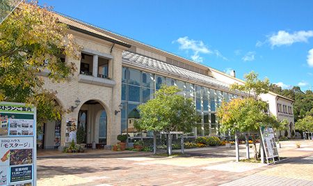 Awaji Highway Oasis — approx. 30 min
Enjoy panoramic views of the Akashi Kaikyo Bridge and shop for Awaji Island specialties.