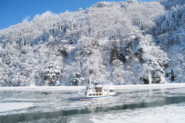 Shogawa Gorge
<Shogawa (Board Cruise Gorge a admire beautiful boat four from gorge reflecting seasons sightseeing the to water)>