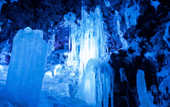 Narusawa Ice Cave (or Fugaku Wind Cave)
Cool cave exploration (Approx. 30-50 mins).