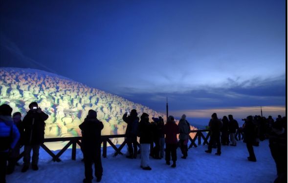 Ropeway to Night Cruiser Boarding Area → Night Cruiser Tour (Photo Stop after Disembarking) → Return by Night Cruiser to Ropeway Station → Ropeway back to Zao Sanroku Station.
The tour takes about 75 minutes in total.