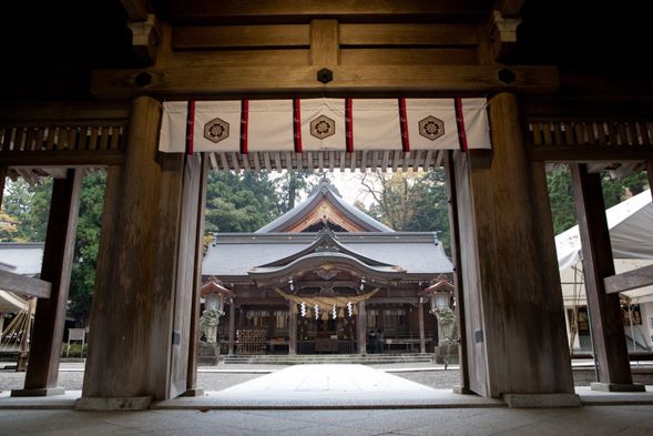Shirayamahime Shrine
(The head shrine of over 3,000 Hakusan shrines nationwide; a sacred power spot enshrining Mount Hakusan, one of Japan’s Three Sacred Mountains / approx. 35 minutes)