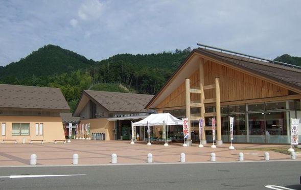 Michi-no-Eki (Roadside Station) Tajima no Mahoroba
(Shop for local Tajima specialties / approx. 30 minutes)