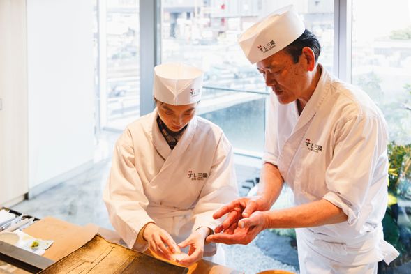 Meet at Sushi Sanyo (Heisuke Fukkodo Building 3F)
Experience starts at 11:00 (duration: 2 hours) Sushi Making Experience + meal included