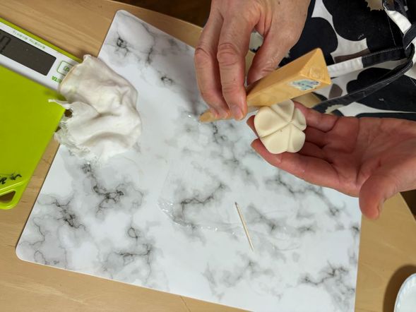 Making 3 pieces Wagashi