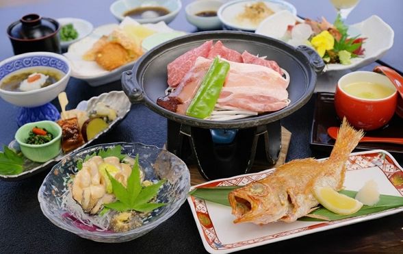 Awazu Onsen – Manten no Tsujinoya
Enjoy Kaga-style kaiseki dinner (approx. 80 min)