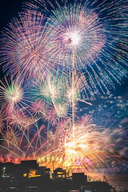 Mikuni Fireworks Festival Box Seats
※ The Sea of Japan will be brightly and vividly colored with the well-known beautiful underwater fireworks, artistic fireworks, trick fireworks, and the famous 2-shaku fireworks!)
※ Chair seats are reserved for the box seats.
※ The fireworks display will last for about 60 minutes from 19:30 to 20:30.