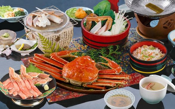 Hashidate Daimaru Seaside Center
Enjoy a luxurious 10-course crab lunch featuring one whole snow crab. (Approx. 80 minutes)