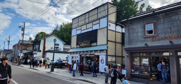 Exploring the historic port town of Otaru (1.5 hours)
・Lunch time
・Otaru Canal cruise experience (Optional)