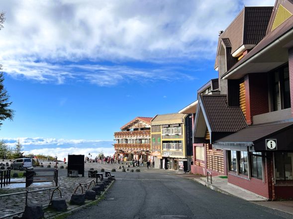 Subaru Line and Mt. Fuji 5th Station
(If Mt. Fuji's 5th Station cannot be reached due to bad weather, an accident on the road etc, we will visit the highest elevation point possible.)