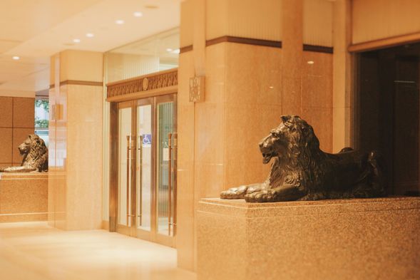Meet the guide at Fukuoka Mitsukoshi Lion Square (Front of Lion statue)