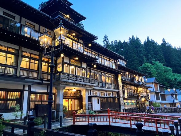 Enjoy free time to explore Ginzan Onsen (just under 2 hours)