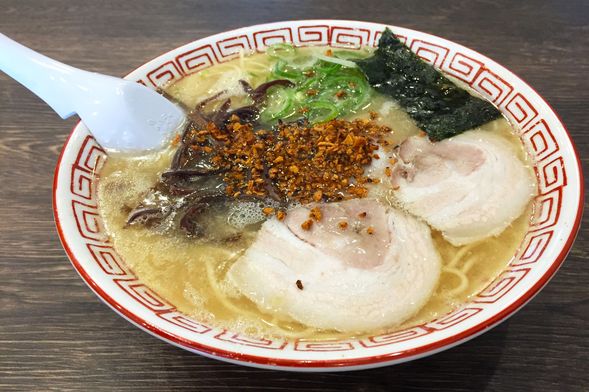 We will take you to a Tamana ramen shop (pork bone broth).