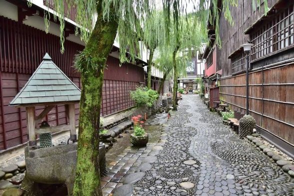 Gujo Hachiman
(Free exploration of historic streets famous for Gujo Odori dance! Stylish shops are scattered throughout this rising popular tourist destination! / approx. 80 minutes)