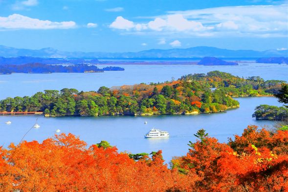 Enjoy colorful Matsushima in autumn.
