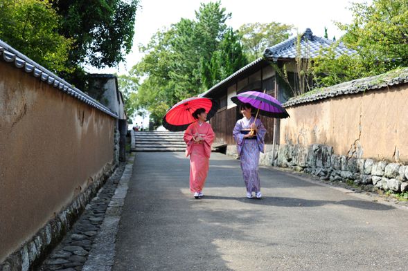 10:00 Stroll around Castle town Kitsuki and Kimono rental experience (3 hrs)