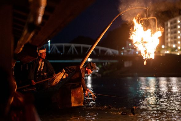 Daytime(for the entire period): 13:00~
Night time: June-August:19:30~
Night time: September-October:19:00~
Ukai Watching and Boating(about 30~40 minutes)