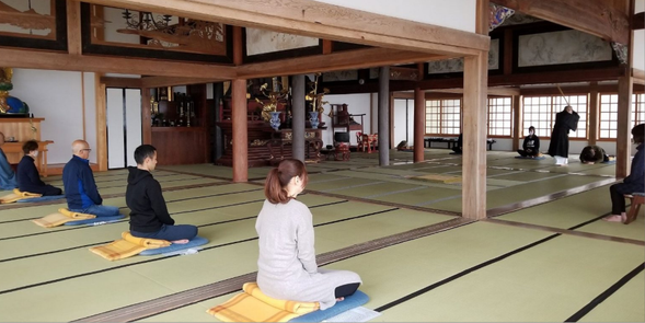 A 45-minute meditation
(Zazen)