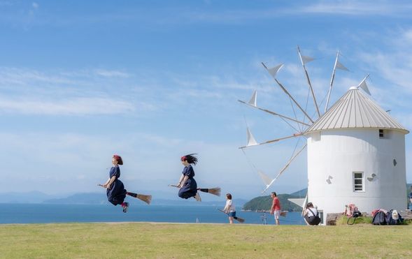 Shodoshima Olive Park Roadside Station
(Stroll around the Greek-style windmill surrounded by lush olive trees and lawns with a blue sky as a backdrop / Approx. 40 minutes)