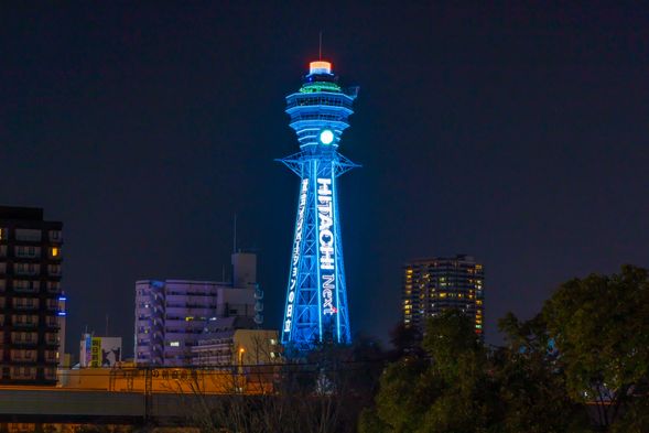 《Viewing the illuminated Tsutenkaku Tower from the bus window》