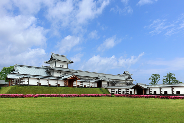 10:30 / 14:30: Kanazawa Castle Park