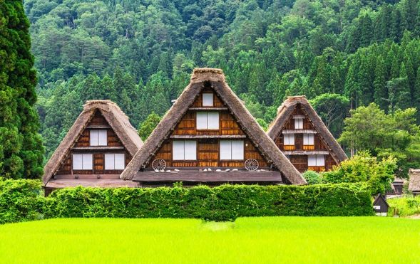 Shirakawa-go.
Free time to explore the UNESCO World Heritage village. (Approx. 70 minutes)